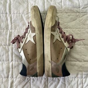 Gently use Golden Goose sneakers. 38